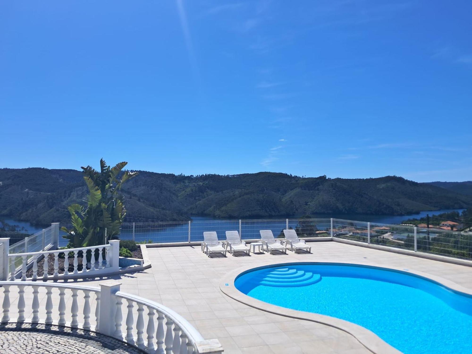 Lago Azul Villas Ferreira do Zêzere Екстериор снимка